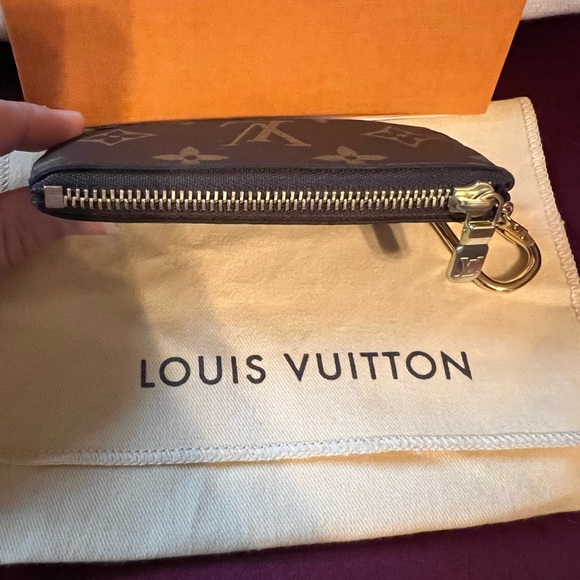 Louis Vuitton cles keychain - Picture 5 of 8